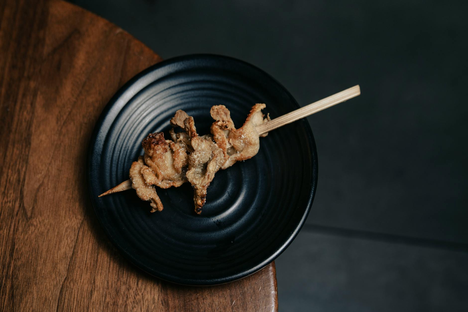香ばしい焼き鳥と手羽先