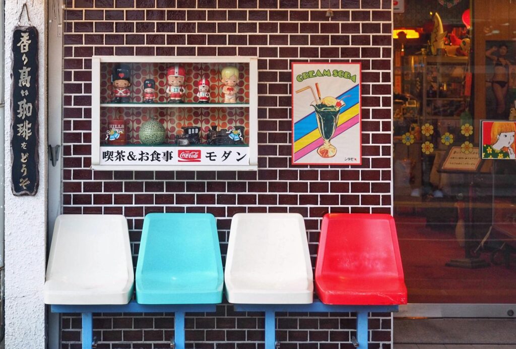 レトロな喫茶店の店内