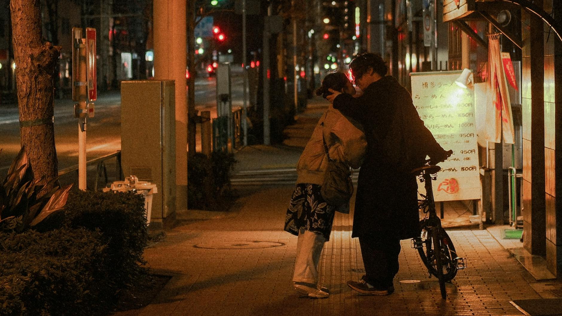夕暮れの福岡で過ごす二人の時間