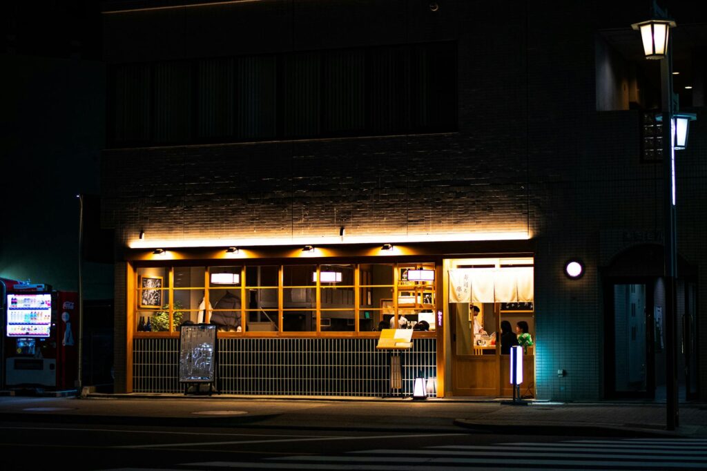 深夜営業の店内