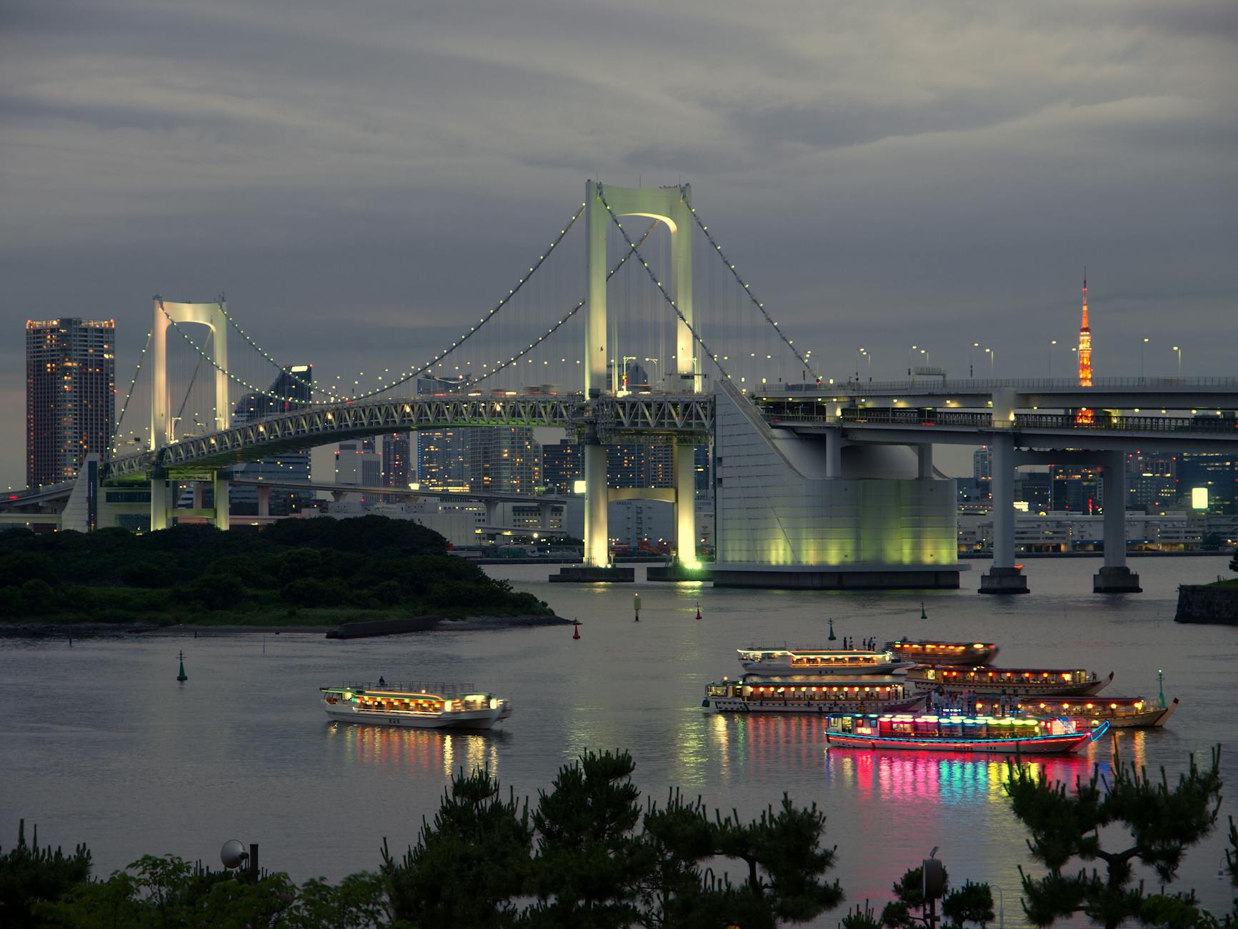 夜空とライトアップ