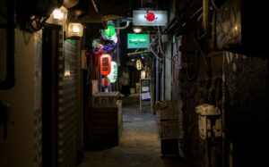 中洲屋台の提灯と那珂川
