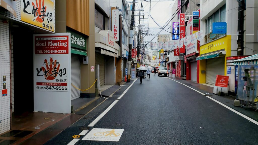 天神のショッピング街でデート