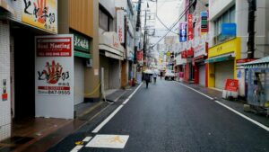 天神のショッピング街でデート