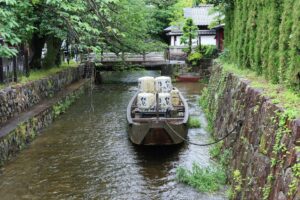 柳川の水路と川下り船